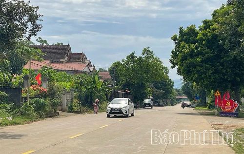 Tuyến đường trung tâm xã Võ Miếu sạch sẽ, phong quang, tạo cảnh quan xanh - sạch - đẹp.