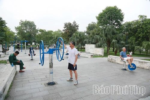Khu luyện tập ngoài trời trở thành điểm đến quen thuộc, đáp ứng nhu cầu rèn luyện thể chất của người dân phường Thanh Miếu.