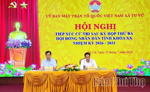 Tổ đại biểu số 6 HĐND tỉnh tại hội nghị tiếp xúc cử tri.