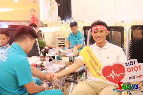 Anh Dương Ngọc Hoàng hiến máu tình nguyện trong chương trình “Hành trình đỏ” năm 2026 tại Sơn La.