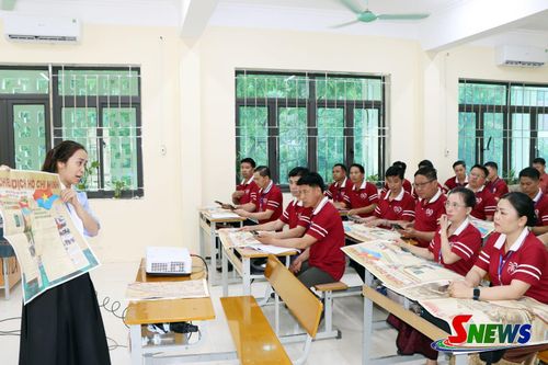 Giờ học lịch sử của lưu học sinh Lào tại Trường Cao đẳng Sơn La.