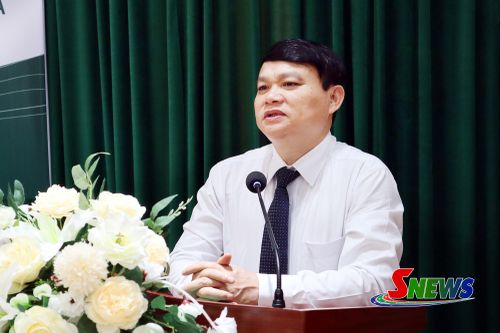 Đồng chí Đặng Ngọc Hậu, Phó Chủ tịch UBND tỉnh, phát biểu chúc mừng.