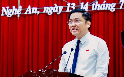 Phó Bí thư Thường trực Tỉnh ủy, Chủ tịch HĐND tỉnh Hoàng Nghĩa Hiếu phát biểu khai mạc kỳ họp