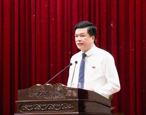 Phó Chủ tịch Thường trực Ủy ban MTTQ Việt Nam tỉnh Nguyễn Đình Hùng báo cáo tóm tắt về hoạt động của MTTQ Việt Nam tỉnh
