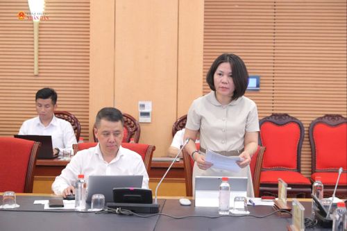 Vụ trưởng Vụ Pháp chế, Bộ Khoa học và Công nghệ Nguyễn Như Quỳnh trình bày Tờ trình dự án Luật