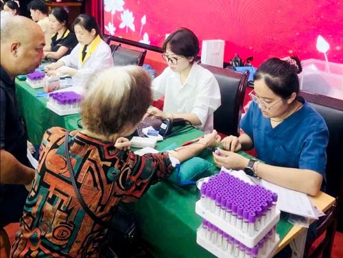 Công an phường Bồ Đề tổ chức thu nhận mẫu sinh phẩm ADN của thân nhân liệt sĩ chưa xác định được thông tin vào ngày 29/6 vừa qua.