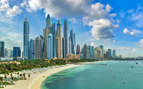 Sau thời gian bị gián đoạn do xung đột Trung Đông, ngành du lịch Dubai (UAE) đang đẩy mạnh các sự kiện quy mô lớn cùng chiến dịch toàn cầu, hướng tới giai đoạn tăng trưởng tiếp theo. Ảnh: Adobe Express