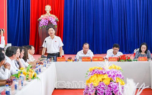 Phó Trưởng đoàn chuyên trách Đoàn đại biểu Quốc hội tỉnh Cà Mau Nguyễn Bình Tân phát biểu tại buổi làm việc.