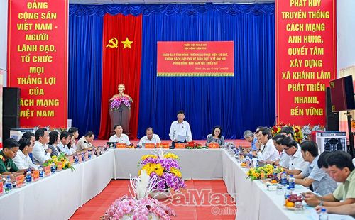 Chủ tịch Hội đồng Dân tộc của Quốc hội Lâm Văn Mẫn đánh giá cao những kết quả mà xã Khánh Lâm đạt được trong việc triển khai các chính sách đặc thù thời gian qua.