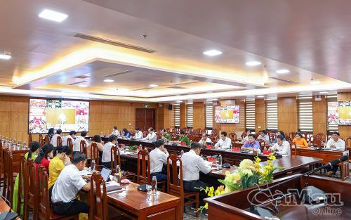 Các đại biểu tham dự hội nghị tại điểm cầu Cà Mau.