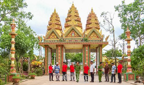 Thành viên các tổ tự quản dòng tộc, cùng lực lượng chức năng thường xuyên theo dõi sát sao, nắm tình hình ANTT trên địa bàn.