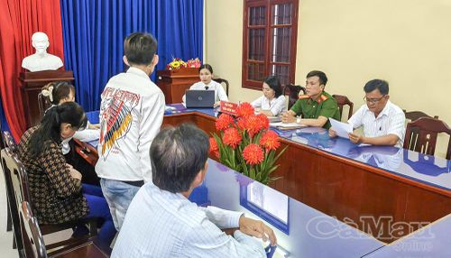  N.T.K trình bày ý kiến tại phiên họp.