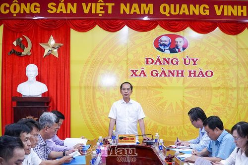 Đồng chí Hồ Thanh Thủy, Phó Bí thư Tỉnh ủy, Chủ tịch Ủy ban MTTQ Việt Nam tỉnh Cà Mau, phát biểu chỉ đạo tại buổi làm việc.