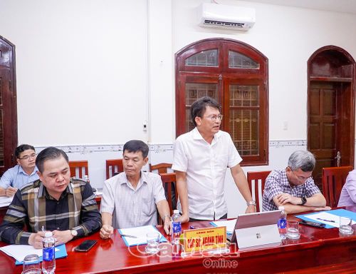  Ông Nguyễn Chí Nhẫn, Phó Giám đốc Trung tâm Phát triển quỹ đất tỉnh Cà Mau, thông tin về các giải pháp đẩy nhanh tiến độ giải phóng mặt bằng.