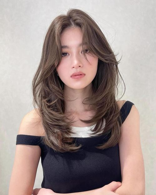 Phần đuôi cụp ôm mặt góp phần tôn đường nét gương mặt. (Ảnh: giadinh.suckhoedoisong.vn)