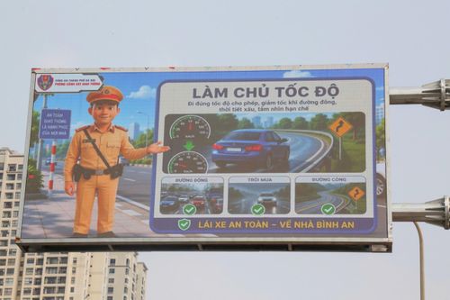 Mỗi màn hình Led có kích thước 4x2m, người điều khiển có thể dễ dàng quan sát từ khoảng cách xa mà không ảnh hưởng đến tầm nhìn khi lưu thông.