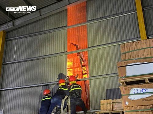 Lực lượng chức năng tiếp cận từ nhiều hướng.