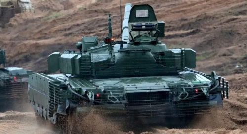Tuy vậy nhược điểm của T-80 cũng được chỉ ra đó là tiêu thụ nhiên liệu quá mức, động cơ không thể khởi động nếu thiếu ắc quy, turbine khí cần rất nhiều không khí sạch để hoạt động lý tưởng.