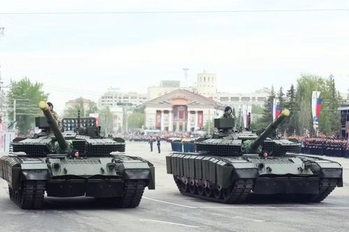Với "trái tim" nói trên, chiếc MBT nặng 42,5 tấn này đạt tốc độ 70 km/h, nó được xem là một trong những xe tăng nhanh nhất. Ngày nay đặc tính trên vẫn cực kỳ hữu ích khi T-80 có khả năng bắn hết cơ số đạn và nhanh chóng rời khỏi vị trí trước khi bị đối phương đáp trả.