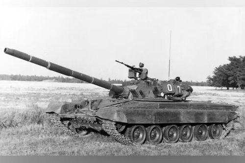 Ưu điểm lớn nhất của xe tăng T-80 vẫn là tốc độ, khả năng cơ động cao, sự thoải mái cho kíp lái, đặc biệt nhất là động cơ khởi động tốt trong điều kiện giá rét khắc nghiệt đặc trưng của Nga.