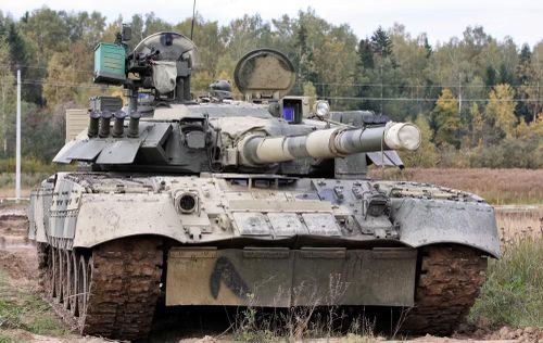 T-80 nổi bật nhờ khả năng di chuyển rất linh hoạt trên địa hình gồ ghề so với xe chạy bằng động cơ diesel, các bộ phận động cơ dễ sửa chữa hơn khi có thiết kế kiểu module, dễ dàng thay thế cả cụm thiết bị.