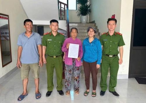 Nhờ công an và ngân hàng kịp thời can thiệp, bà V không bị mất số tiền lớn.
