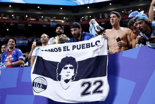 Diego Maradona vẫn là biểu tượng với bóng đá Argentina.