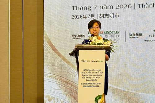 Bà Cai Jianfei, nhà sáng lập iFresh Asia Fruit, chia sẻ tại sự kiện. Ảnh: Anh Nguyễn.
