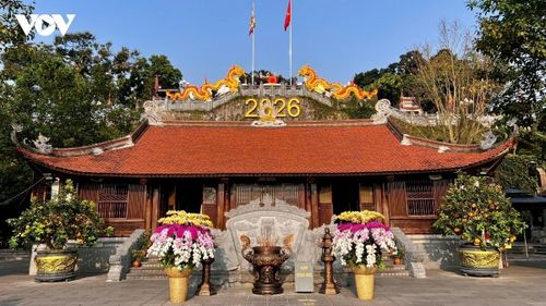 Đền Cửa Ông thờ Hưng Nhượng Vương Trần Quốc Tảng, con trai thứ 3 của Hưng Đạo Đại Vương Trần Quốc Tuấn cùng nhiều nhân thần có công dẹp giặc, trấn ải vùng Đông Bắc. Đền được xếp hạng Di tích quốc gia đặc biệt từ năm 2017.