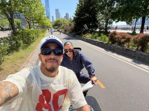  Kim Kardashian và ngôi sao F1 Lewis Hamilton ngày càng mặn nồng. Ảnh: @kimkardashian. 