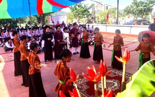 Ca từ của ca trù là những vần thơ giàu nhạc điệu và chan chứa tình cảm của người yêu cuộc sống, tài hoa. Ảnh HH