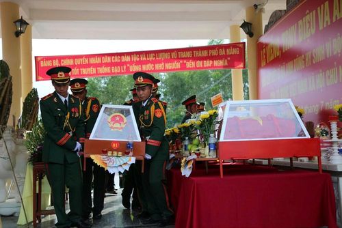 Sau nhiều năm thu thập thông tin, khảo sát và tổ chức tìm kiếm tại khu vực hang Đá Sập, lực lượng chức năng đã quy tập được 5 hài cốt liệt sĩ, đưa các anh trở về an nghỉ bên đồng đội