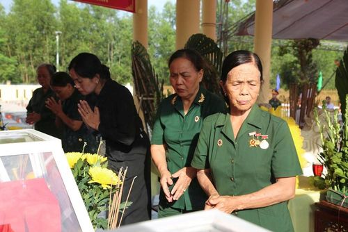 Đọc điếu văn tại buổi lễ, ông Trần Anh Tuấn, Phó Chủ tịch UBND TP. Đà Nẵng, Trưởng Ban Chỉ đạo tìm kiếm, quy tập và xác định danh tính hài cốt liệt sĩ thành phố, nhấn mạnh lễ truy điệu và an táng thể hiện lòng tri ân sâu sắc của Đảng bộ, chính quyền, lực lượng vũ trang và nhân dân thành phố đối với những người đã hiến dâng tuổi thanh xuân cho Tổ quốc