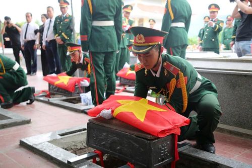 Đáng chú ý, trong số 5 hài cốt được quy tập lần này có một mẫu sinh phẩm đủ điều kiện để giám định ADN. Đây là cơ sở quan trọng, mở ra hy vọng xác định danh tính liệt sĩ, giúp gia đình và thân nhân có cơ hội tìm lại người thân sau nhiều năm mong mỏi