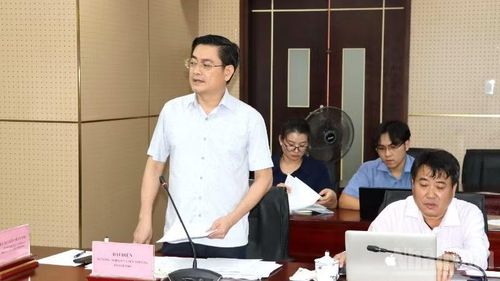 Phó Giám đốc Sở Nông nghiệp và Môi trường Đồng Nai Trần Trọng Toàn báo cáo tại buổi làm việc.