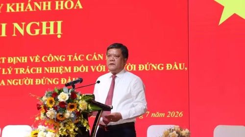 Bí thư Tỉnh ủy Trần Phong phát biểu tại hội nghị.