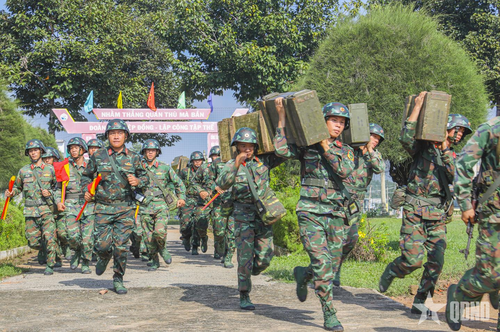 Các khẩu đội cơ động ra trận địa pháo phòng không ngay khi có lệnh.