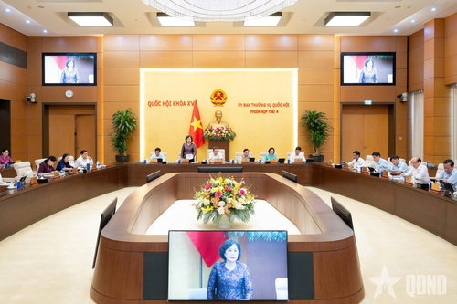  Quang cảnh phiên họp.