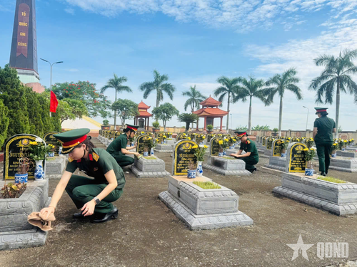 Hội Phụ nữ Cơ quan Bộ CHQS TP Hải Phòng tham gia dọn dẹp Nghĩa trang Liệt sĩ Minh Đức (xã Tứ Kỳ) chuẩn bị cho công tác lấy mẫu sinh phẩm hài cốt liệt sĩ phục vụ giám định ADN.