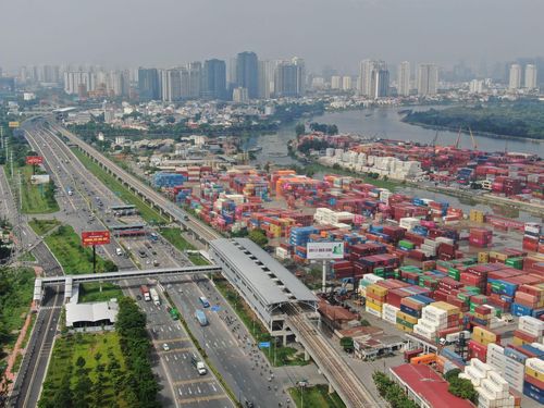  Khu vực cảng Phước Long (phường Thủ Đức, TPHCM), một trong những đầu mối logistics quan trọng của thành phố. ẢNH: HOÀNG HÙNG 