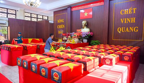  Khu vực quàn hài cốt liệt sĩ tại Nhà Tưởng niệm Anh hùng liệt sĩ Công viên Lê Thị Riêng 