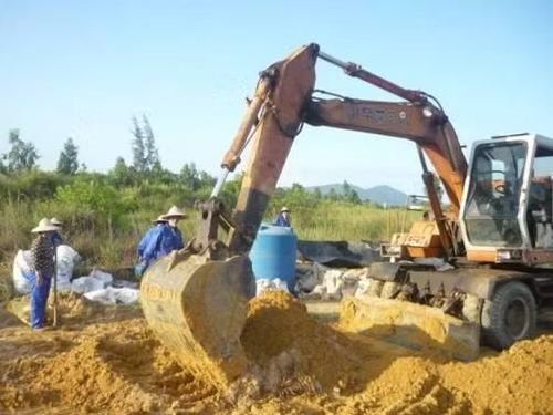 Thi công xử lý ô nhiễm dioxin tại Đà Nẵng. Nguồn: VAST.