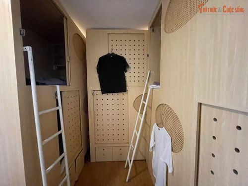 Bên trong một "sleep box" đang được cho thuê tại Hà Nội.