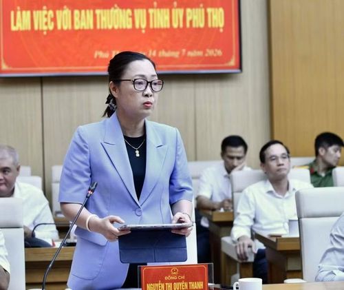 Bà Nguyễn Thị Quyên Thanh, Thứ trưởng Bộ GD&ĐT phát biểu tại buổi làm việc.
