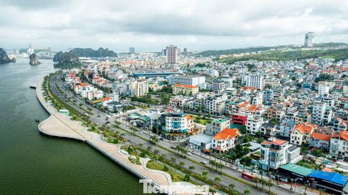 Một góc đường bao biển dài gần 20 km của Quảng Ninh.