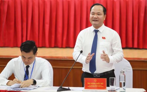 Ông Hoàng Quốc Việt - Giám đốc Sở NN&amp;MT Nghệ An trả lời tại phiên chất vấn.