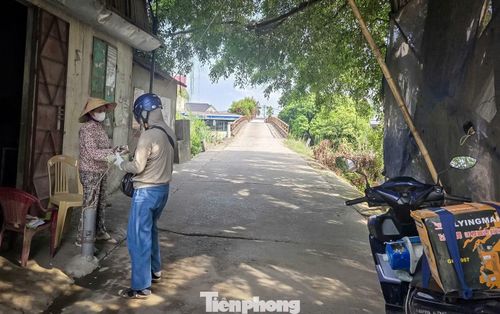 Phí xe máy qua cầu Đún là 2.000 đồng/lượt.