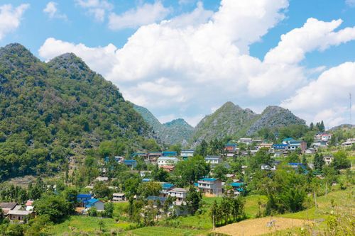 Toàn cảnh thôn Chúng Pả A, xã Phố Bảng, nơi Nghệ nhân Ưu tú Vàng Chá Thào sinh sống và gắn bó, lưu giữ và truyền dạy nhiều giá trị văn hóa truyền thống của người Mông.