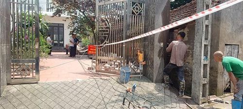 Tiến hành tháo dỡ công trình vi phạm.