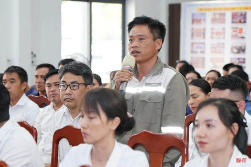  Hoạt động đối thoại, thương lượng tập thể là "chìa khóa" để doanh nghiệp tháo gỡ vướng mắc, xây dựng quan hệ lao động hài hòa, ổn định. Trong ảnh: Hội nghị đối thoại của Công ty CP Cảng quốc tế Lào - Việt diễn ra trong không khí thẳng thắn, thấu hiểu và sẻ chia. 
